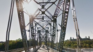 alexandra-bridge-between-ottawa-and-gatineau