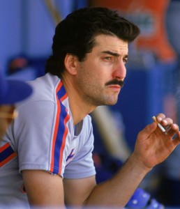 keith-hernandez-smoking-in-dugout